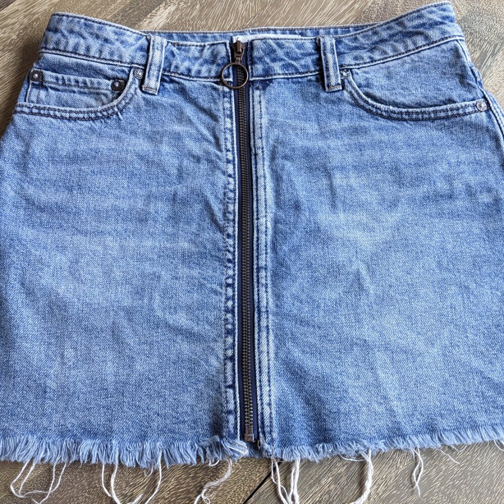 We The Free, 100% Cotton Jean Denim Mini Skirt, Zip Up Front, Raw Hem, Size 25